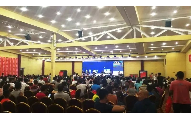 鄭州客戶答謝會太火爆!近1000人參會！半個小時訂貨突破1萬組！